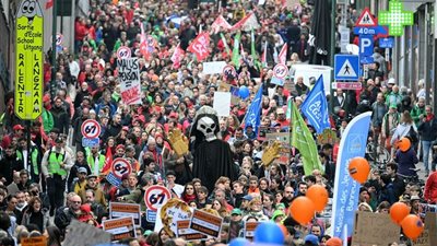 العمال يشعلون الشارع الأوروبي.. احتجاجات ضد قوانين التقاعد والعمل