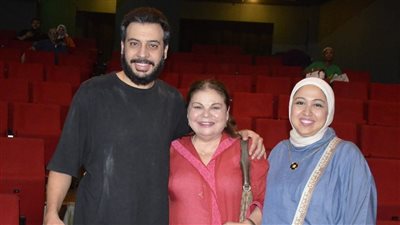 ماجدة زكي تدعم ابنها أحمد أبو رية في العرض المسرحي «أسير» |صور
