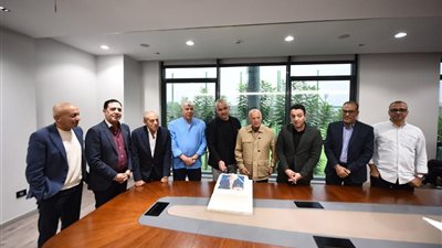 اتحاد الكرة يكرّم الإعلامي سيف زاهر بعد تعيينه في مجلس الشيوخ