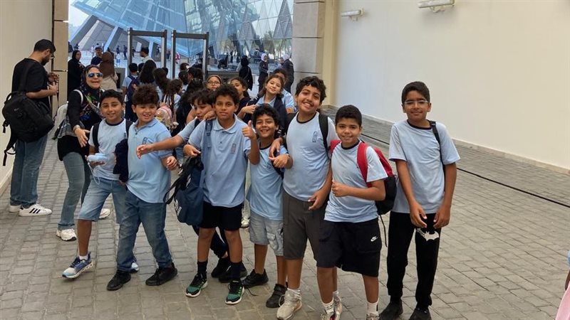 الطلاب فى المتحف