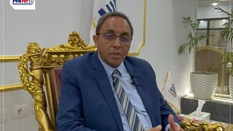 محافظ قنا