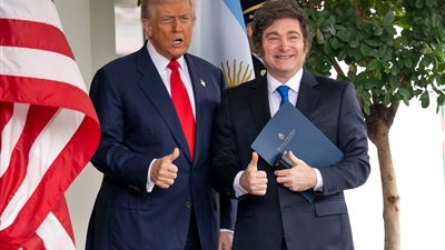 ترامب يهدد بقطع المساعدات الأمريكية عن الأرجنتين إذا خسر ميلي الانتخابات