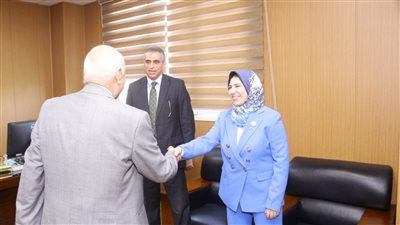 نائب محافظ دمياط تشارك في مجلس 