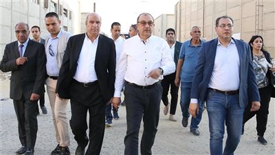 وزير قطاع الأعمال العام يجري جولة تفقدية بشركة «ميراتكس» للغزل والنسيج