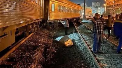 عودة حركة القطارات على خط الصعيد بعد إعادة عربة القطار 990 لمسارها في سوهاج