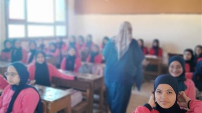 ندوات توعوية بمدارس الزرقا للتوعية بمخاطر كلاب الشوارع ومرض السعار