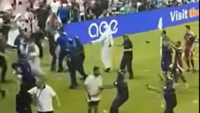 ليلة الفوضى في الدوحة.. اشتباكات بين جماهير الإمارات ولاعبي قطر بعد التأهل