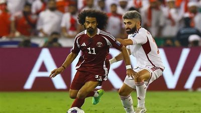 ضربوه بالأيفون.. غضب في الإمارات بسبب حكم مباراة قطر