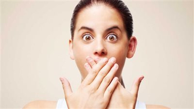 ما الحل الفعّال للتخلص من رائحة الفم الكريهة.. تعرف عليه