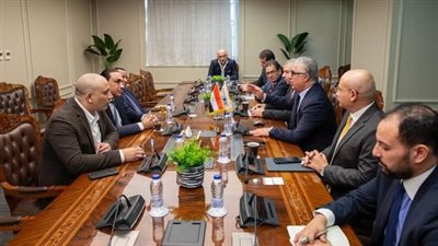 ب15 ملايين دولار أمريكي.. رئيس اقتصادية القناة يشهد توقيع عقد