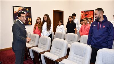 وزير الرياضة يكرم منتخب الناشئين والناشئات للبادل بعد إنجازهم ببطولة العالم