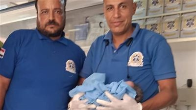 ولادة في حضرة الأوليا.. سيدة تضع مولودتها أمام مسجد السيد البدوي بطنطا
