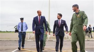 ولي العهد الأردني والأمير ويليام يزوران قاعدة بنسون الجوية في بريطانيا