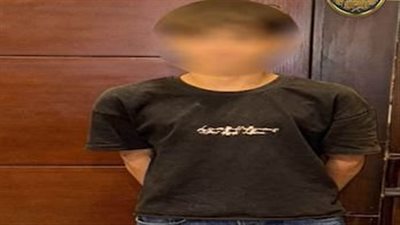 التحقيق مع شاب أجنبي تزلج خلف سيارة شرطة بالإسكندرية لإثارة الجدل 