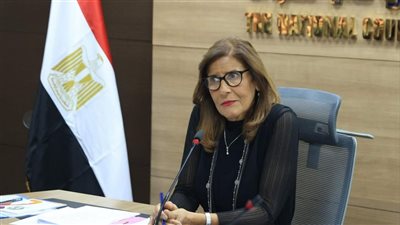 ميرفت أبو عوف تدير إجتماع لجنة الثقافة والفنون بالمجلس القومي للمرأة 