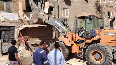 حي فيصل بالسويس يكثف حملات رفع الإشغالات وإصلاح أعطال وتأمين الأعمدة والكابلات