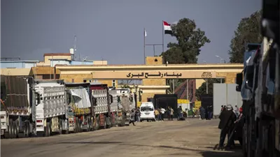 انطلاق مئات الشاحنات المصرية من أمام معبر رفح لدخول غزة|فيديو