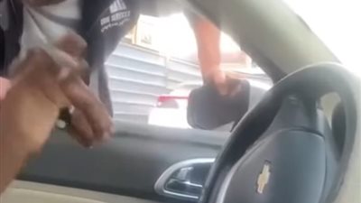 لدفع إتاوة 20 جنيه.. فيديو سايس شارع الهرم يثير الجدل بعد تعديه على مواطن 