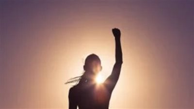 امرأة الحمل لا تجامل والثور لا تتراجع.. تعرفي إلى أكثر الأبراج تمسك بحقها 	