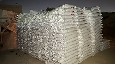 ضبط 180 ألف طن أسمدة ومواد خام داخل مصنع بدون ترخيص 