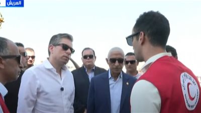 منسق الأمم المتحدة للشؤون الإنسانية يزور مستودعات الهلال الأحمر.. بث مباشر