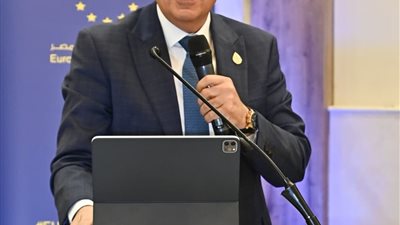  الدكتور سويلم ورئيسة بعثة الاتحاد الأوروبي يشهدان جلسة 