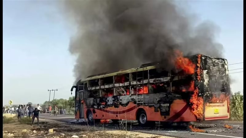 حريق حافلة هندية