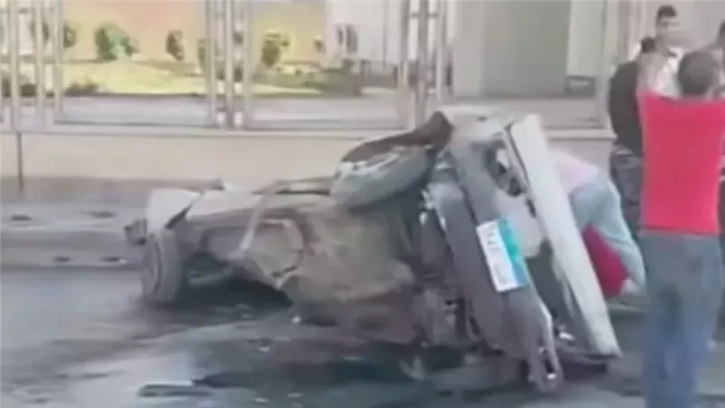 السيارة