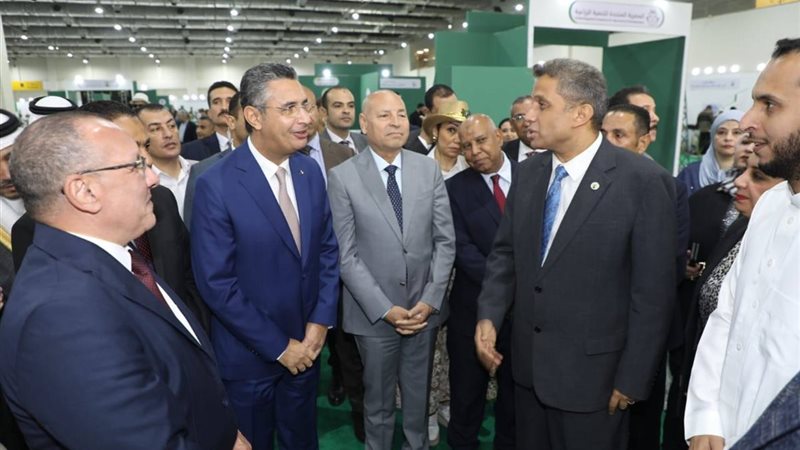 محافظ القاهرة ووزير