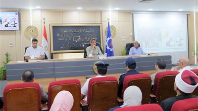 محافظ السويس يشدد على ضرورة التصدي لظاهرة هروب  الطلبة من المدارس