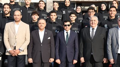 قبل مشاركتهم ببطولة العالم للتايكوندو.. وزير الرياضة يلتقي بلاعبي المنتخب