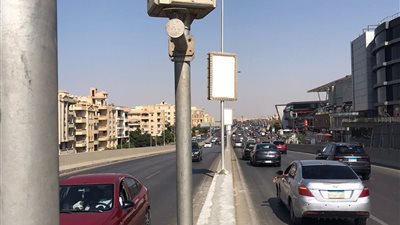 القاهرة الجديدة: تركيب رادارات جديدة وحلول مرورية على محور جمال عبد الناصر