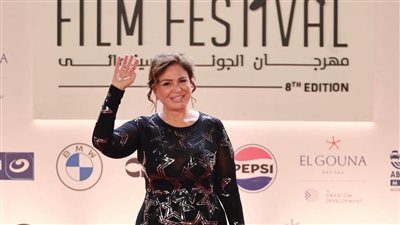 بنت الحضارة المصرية.. إلهام شاهين تفتخر بالمتحف المصري الكبير | خاص