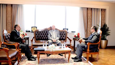 وزير قطاع الأعمال يستقبل مستشار رئيس الجمهورية للتنمية المحلية ومحافظ الشرقية