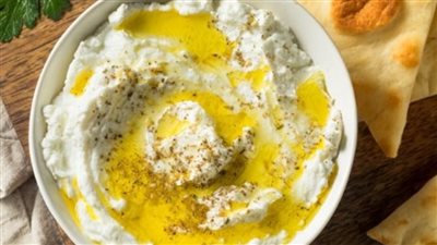 طريقة عمل اللبنة والبيض لفطور خفيف ومغذي يناسب كل الأذواق  