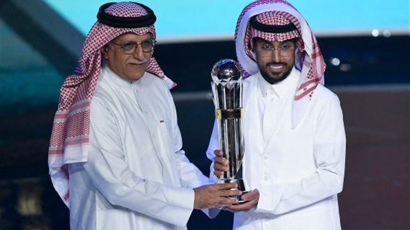 سالم الدوسري يتوج