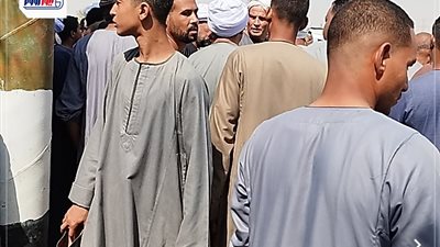 في جنازة عسكرية.. أهالي 