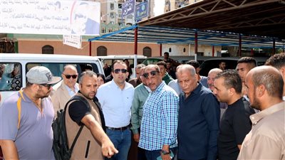 نائب محافظ الإسماعيلية يتابع ميدانيًّا التزام السائقين بالتعريفة الجديدة 