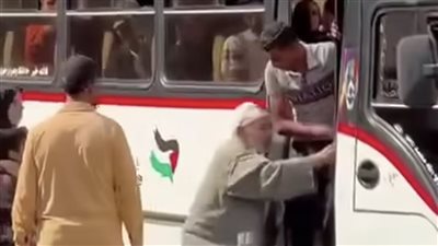 إخلاء سبيل سائق وكمسري المتهمين بواقعة سقوط مسن بالمنصورة على ذمة التحقيق