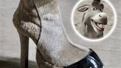 موضة غريبة.. حذاء بتصميم رجل حمار بسعر 2,990 دولاراً