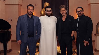 تركي آل الشيخ مع نجوم بوليوود سلمان خان، شاروخان، وعامر خان.