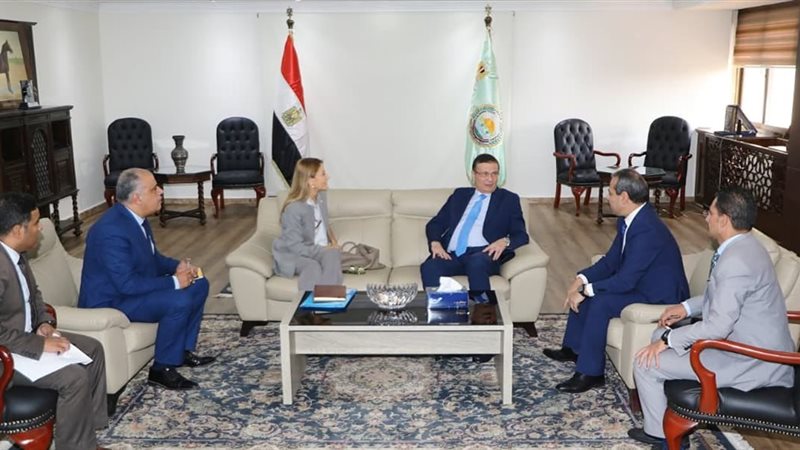 وزير الزراعة يبحث