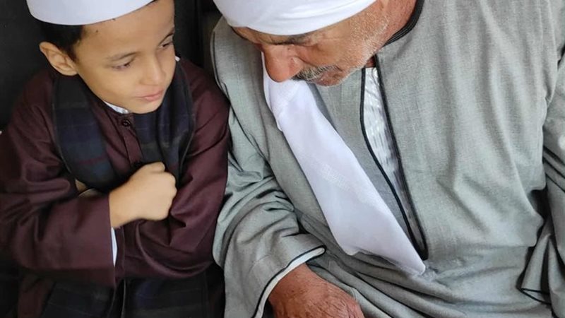 عم محمد وحفيده