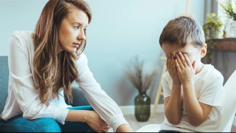 طفلاً فقد أمه