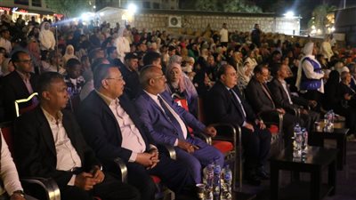بحضور جماهيري كبير.. فرق الفنون الشعبية تتألق في افتتاح مهرجان تعامد الشمس 