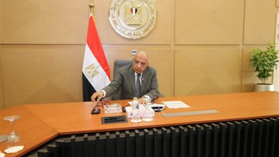 وزير الكهرباء  يتابع مجريات تنفيذ خطط وبرامج التدريب وتغيير المضامين 