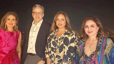 خالد العناني يشارك فناني الجونة الاحتفالات بعد نجاحه في اليونسكو