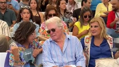 نجوم السينما يتألقون في جلسة 