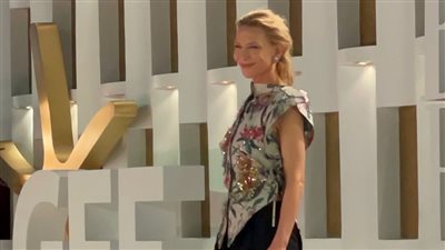 «كيت بلانشيت» على السجادة الحمراء لمهرجان الجونة لعرض «أب أم أخت أخ»|صور