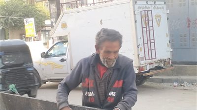 حكاية إنسانية.. الحاج أحمد وحلمه البسيط: أريد «كشك» يسترني في آخر حياتي